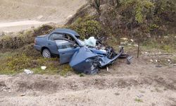 Kamyon ve Otomobil Çarpıştı: 1 Ölü, 1 Yaralı