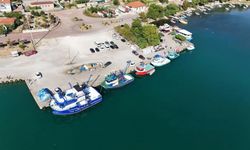 Cide Balıkçı Barınağı’nda 2 Tekne Kuma Saplandı