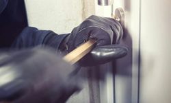 Evine Camdan Girdi, Ağzını Bantladı: Yaşlı Kadının Altınları Çalındı