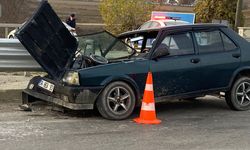 Hanönü-Taşköprü yolunda kaza! Otomobil köprü demirlerine çarptı: 1 yaralı!