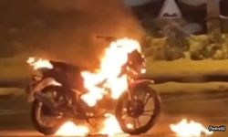 Kastamonu'da Motosiklet Alev Topuna Döndü: Sürücü Son Anda Kurtuldu