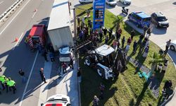 Otomobil tırın altına girdi: Feci kazada özel eğitim öğretmeni yaşamını yitirdi!