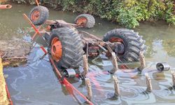 Traktör Köprüden Kanal’a Düştü: Sürücü Mucizevi Şekilde Kurtuldu