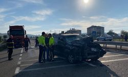 Otomobil Traktöre Çarptı: 2 Yaralı