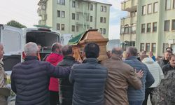 Yaşamını yitiren gazeteci, evine son kez götürüldü