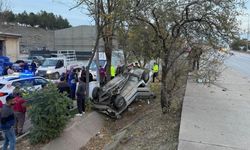 Yaşlı sürücü ölümden döndü: Otomobil paramparça oldu