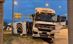 Hanönü Taşıyıcılar Koop’a ait tır Boyabat'ta kaza yaptı!