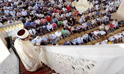 Diyanet'ten dikkat çeken yılbaşı hutbesi: Süslemeyin, oynamayın!