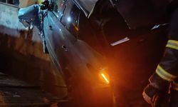 Feci kaza: Bina duvarına çarpan otomobil sürücüsü yaralandı