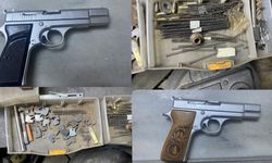 Jandarmadan operasyon: 3 şahsın ev ve iş yerinde çok sayıda silah ele geçirildi!