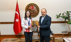 Kastamonu Valisi Dallı Dünya Şampiyonunu kutladı!