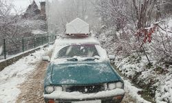 Kastamonu'da kar nedeniyle yolda kalan cenazeyi muhtarlar taşıdı