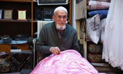 Kastamonu'da yorgancı dede 72 yıldır iğnesini elinden bırakmıyor