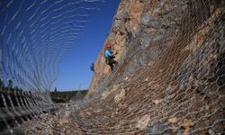 Kastamonu'daki heyelanların yaşandığı dağ çelik ağlarla örülüyor