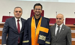 Kastamonulu akademisyen doçentlik cübbesini giydi!