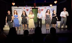 Kav-Der tiyatroda buluşturdu: ‘Aşk Olsun’ alkış aldı
