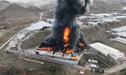 Fabrika alev alev yanıyor: Müdahale sürüyor