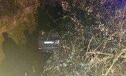 Otomobil su kanalına uçtu: genç sürücü yaralandı