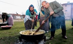 Taşköprü’de 100 yıllık gelenek: Regaip Kandilinde tatlı ikram