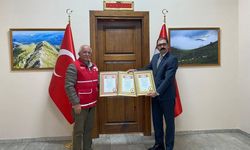 Taşköprü Kızılayı Türkiye Zirvesinde: Kaymakamlıkta Tebrik Ziyareti