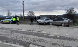 Taşköprü’de feci kaza: İki otomobil burun buruna girdi