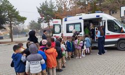 Taşköprü’de minikler ambulansı tanıdı