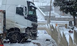 Taşköprü’de yürekler ağza geldi: Tır kaydı