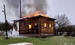 450 yıllık ahşap cami yangında kullanılamaz hale geldi