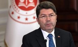 Bakan Tunç duyurdu: Türk bayrağına yönelik saldırıyla ilgili 14 kişi gözaltında