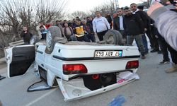 Otomobil Bariyerlere Çarpıp Takla Attı: Sürücü Yaralı