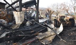 Çiftçinin Her Şeyi Yandı: Traktör ve Tarım Makineleri Küle Döndü