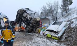 Tır Kazası: Sürücü Hastaneye Kaldırıldı