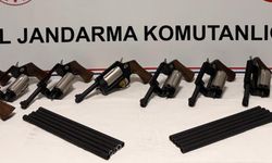 Jandarmadan baskın! 10 ruhsatsız silah ele geçirildi: 2 şüpheli tutuklandı!