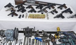 Jandarmadan baskın! 15 tabanca, mühimmat, malzemeler ele geçirildi: Şüpheli tutuklandı!