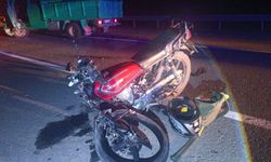Kamyonet ile Motosiklet Çarpıştı: 2 Kişi Olay Yerinde Hayatını Kaybetti
