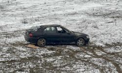 Kontrolden Çıkan Otomobil Boş Araziye Uçtu!