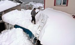Kastamonu'da kar kalınlığı 1 metreyi aştı: Dağ köylerinde kürekli mesai