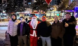 Kastamonu'da Noel Baba hediye dağıttı