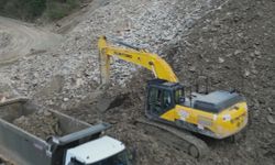 Kastamonu'nun ilçe kara yolunda heyelan ulaşımı engelledi: Çalışmalar sürüyor!