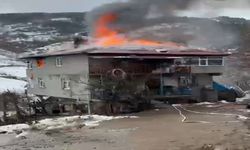 Kastamonu'da 2 katlı ev, alevlere teslim oldu: Alev alev yandı!