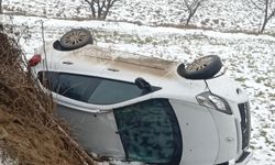 Taşköprü’de otomobil tarlaya uçtu!