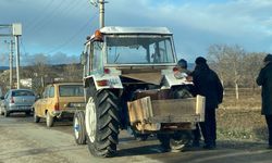 Taşköprü’de maddi hasarlı kaza, otomobil traktörle çarpıştı