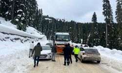 Yurduntepe’ye giden yolda trafik kilitlendi, yürüyenler oldu