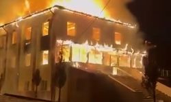 Korku dolu anlar: Cami alev alev yandı!