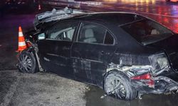 Su kanalına düşen otomobil hurdaya döndü: 1 kişi yaralandı