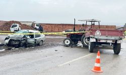 Feci Kaza: Traktör ile Otomobil Çarpıştı, 1 Ölü, 2 Yaralı