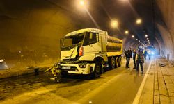 Freni Boşalan Kamyon Tünelde Zincirleme Kazaya Sebep Oldu