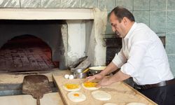 Kastamonu’da Belediye Başkanı, Fırında Hamur Yoğurdu, Ramazan Pidesi Yaptı