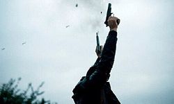 Havaya ateş açtılar! 2 şüphelinin evine jandarmadan baskın: Cephanelik gibi ev!