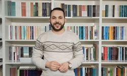 İmam, Gençlik Merkezinin Duvarlarını Hat Sanatıyla Yeniledi